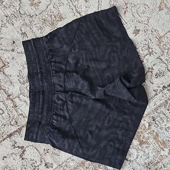 Athleta High-Waist Camden Printed Shorts 4 - Picture 4 of 4